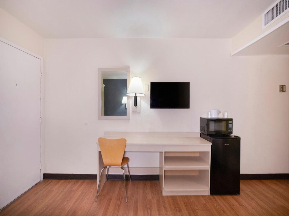 Clarion Pointe Ridgecrest Near China Lake Naval Station Main image